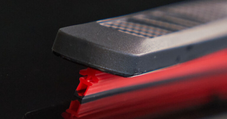 梅雨の視界対策はこれで決まり！「KIMBLADE carbonfit」が実現する新しいワイパー体験